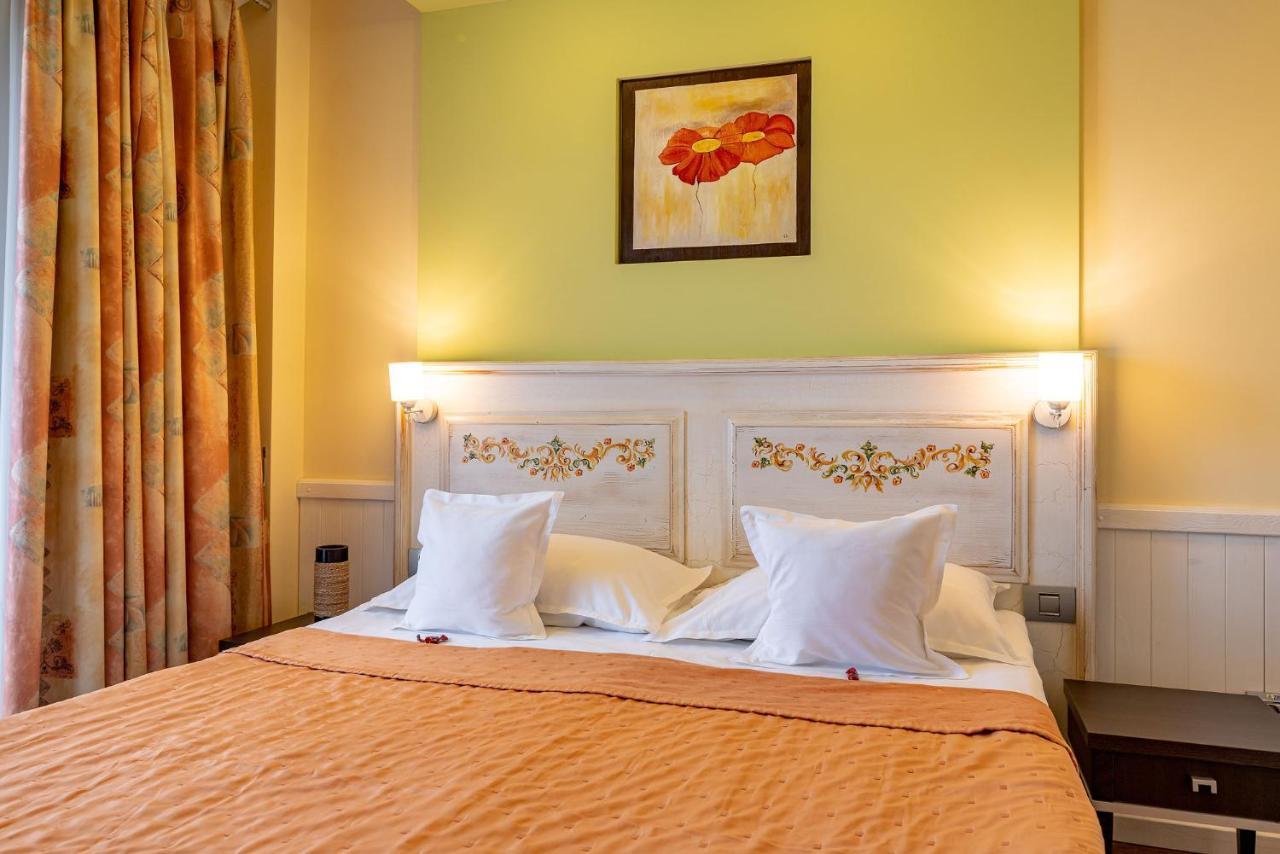 Casa Freya Hotell Buşteni Exteriör bild
