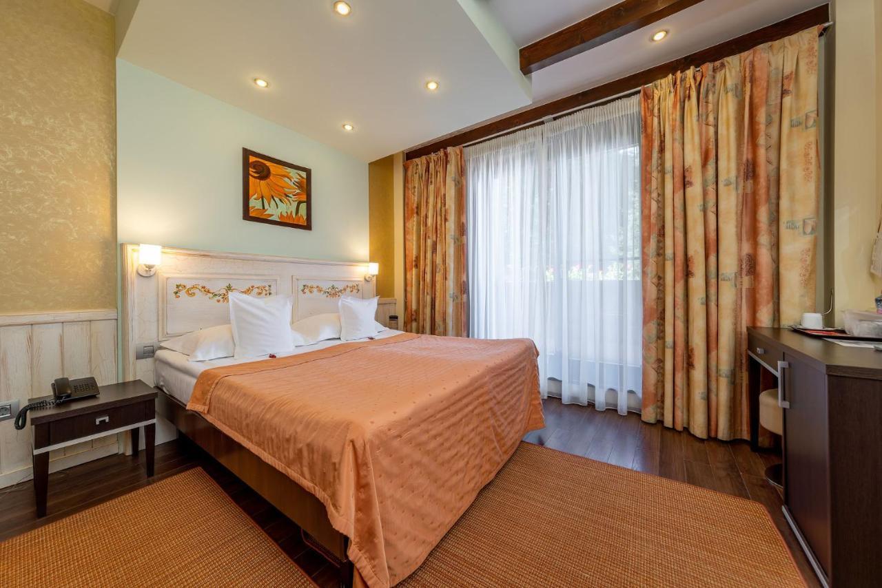 Casa Freya Hotell Buşteni Exteriör bild