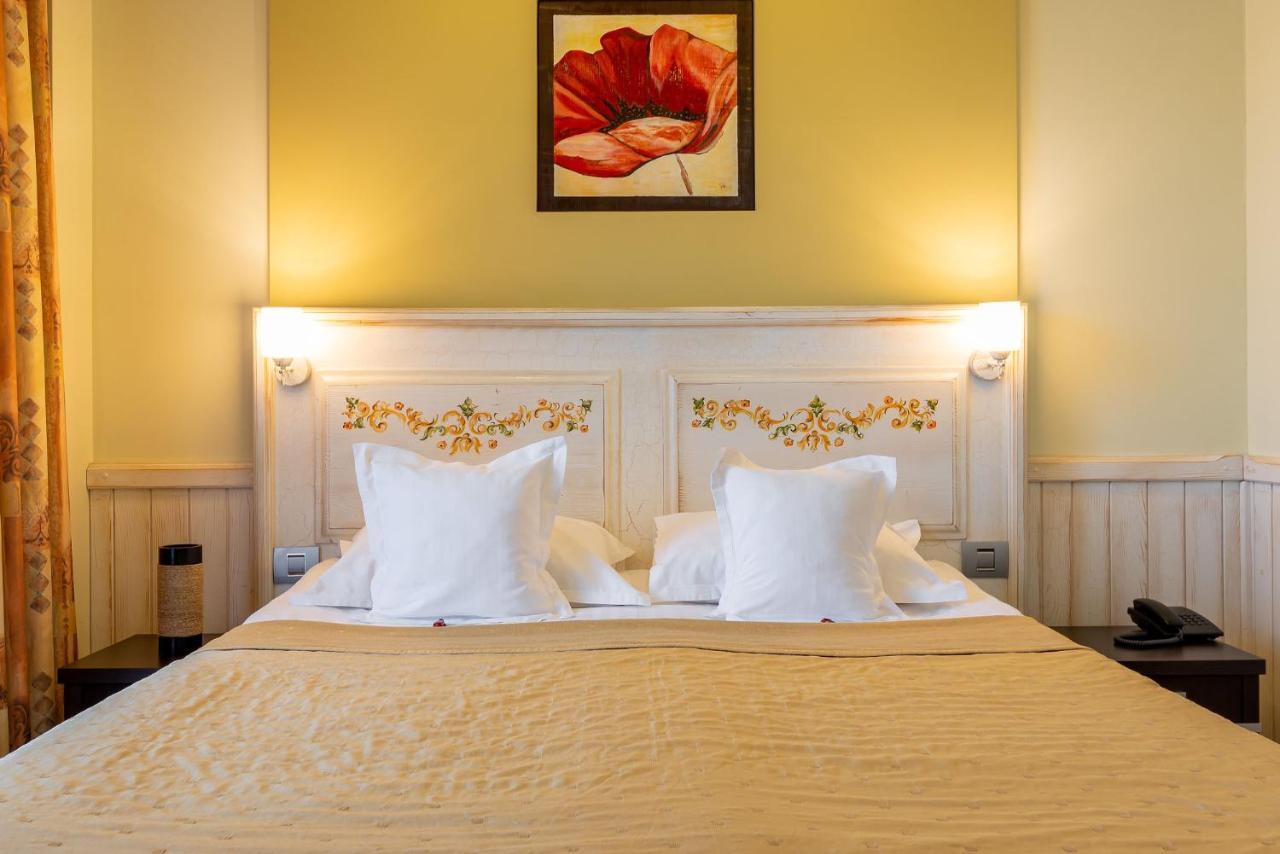 Casa Freya Hotell Buşteni Exteriör bild