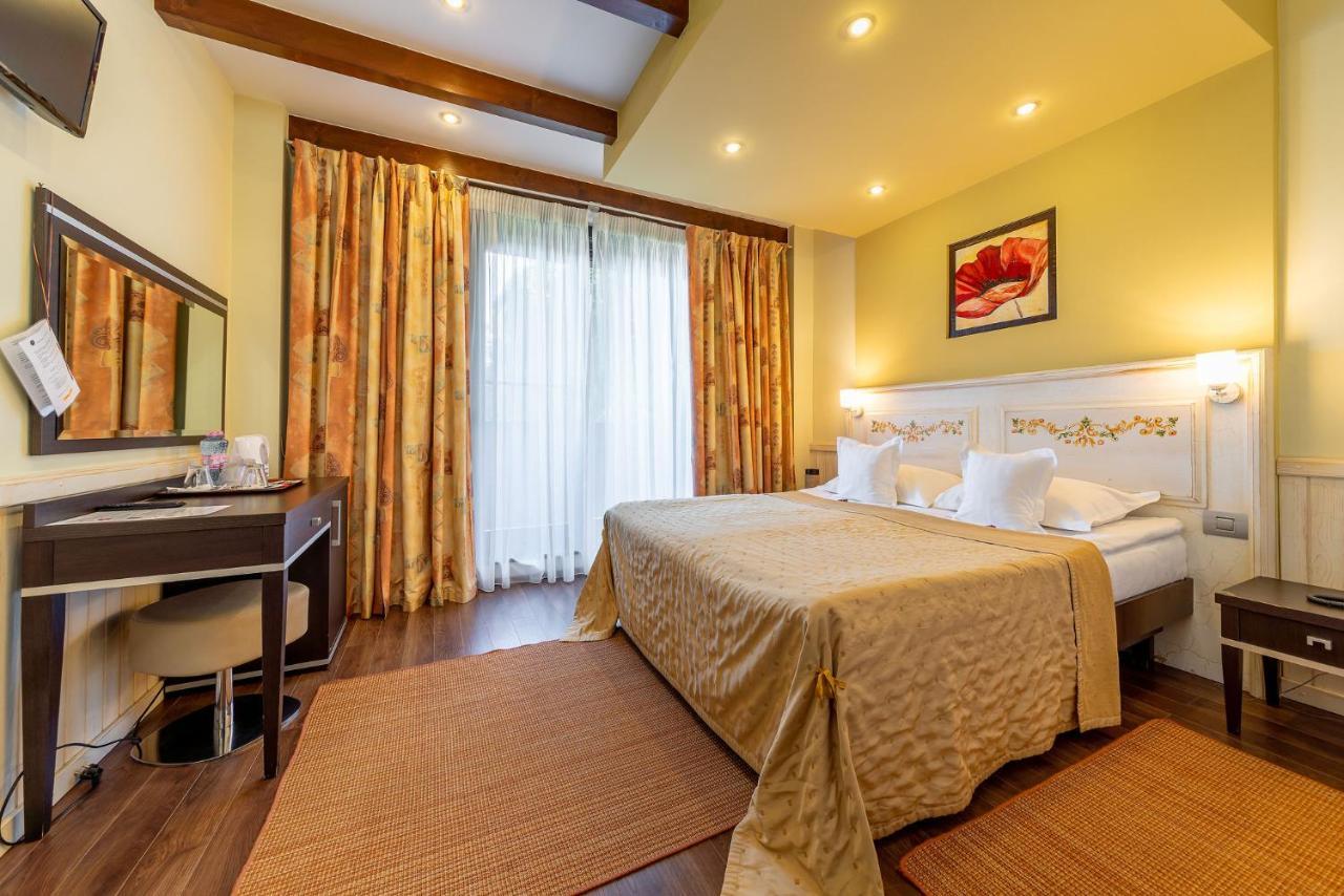 Casa Freya Hotell Buşteni Exteriör bild