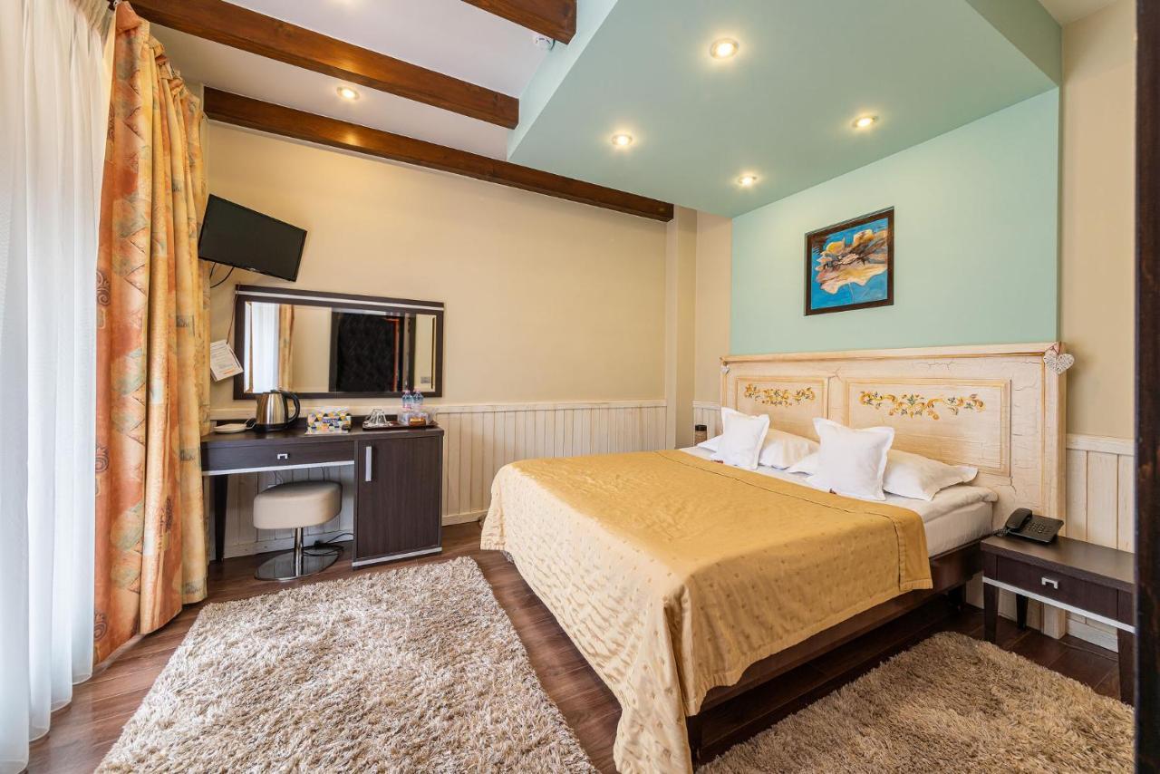 Casa Freya Hotell Buşteni Exteriör bild