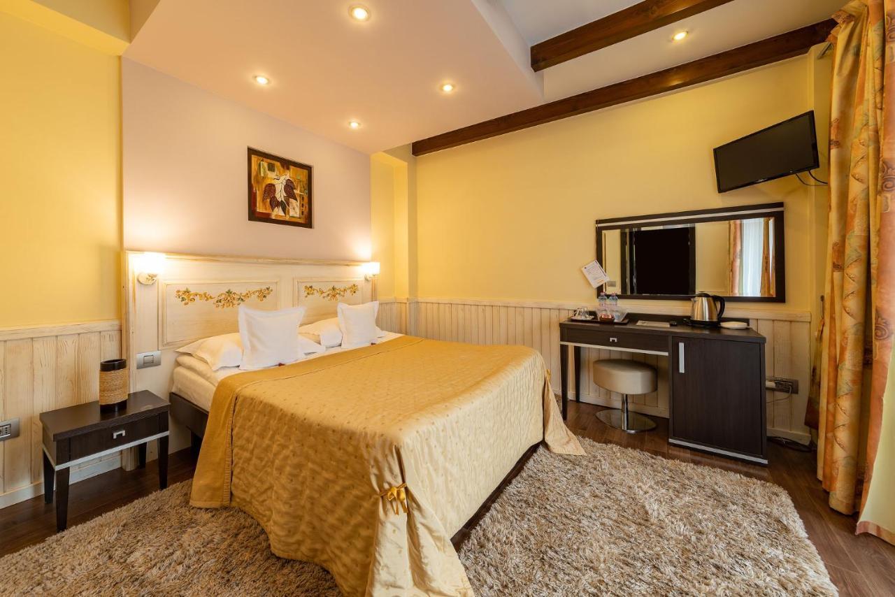 Casa Freya Hotell Buşteni Exteriör bild