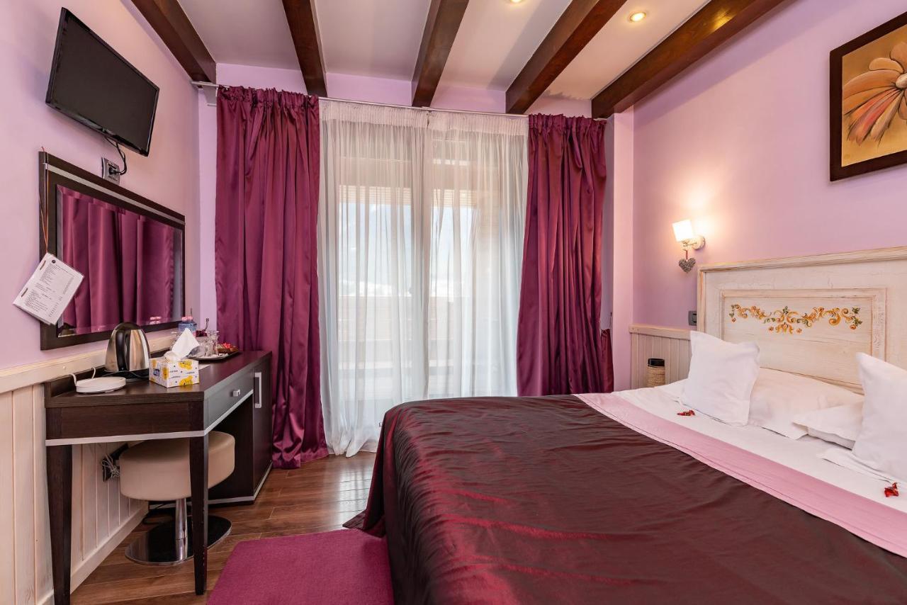 Casa Freya Hotell Buşteni Exteriör bild