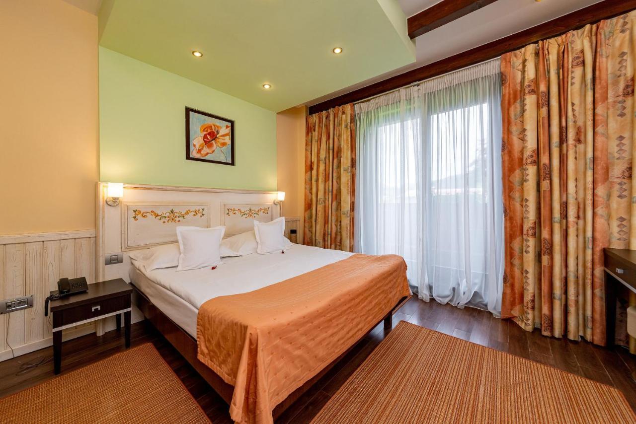 Casa Freya Hotell Buşteni Exteriör bild