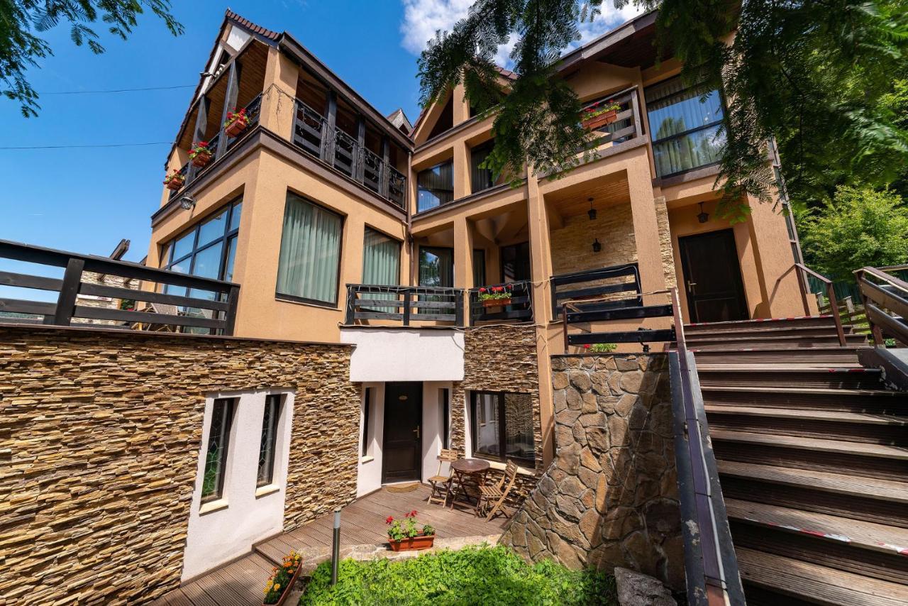 Casa Freya Hotell Buşteni Exteriör bild