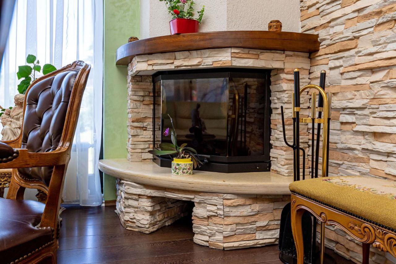 Casa Freya Hotell Buşteni Exteriör bild
