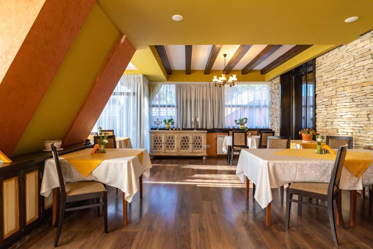 Casa Freya Hotell Buşteni Exteriör bild