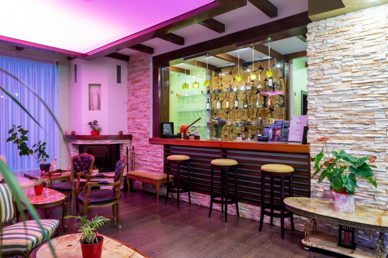 Casa Freya Hotell Buşteni Exteriör bild