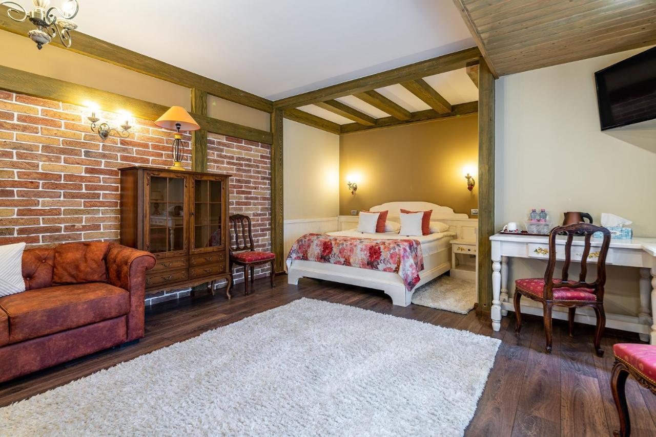 Casa Freya Hotell Buşteni Exteriör bild