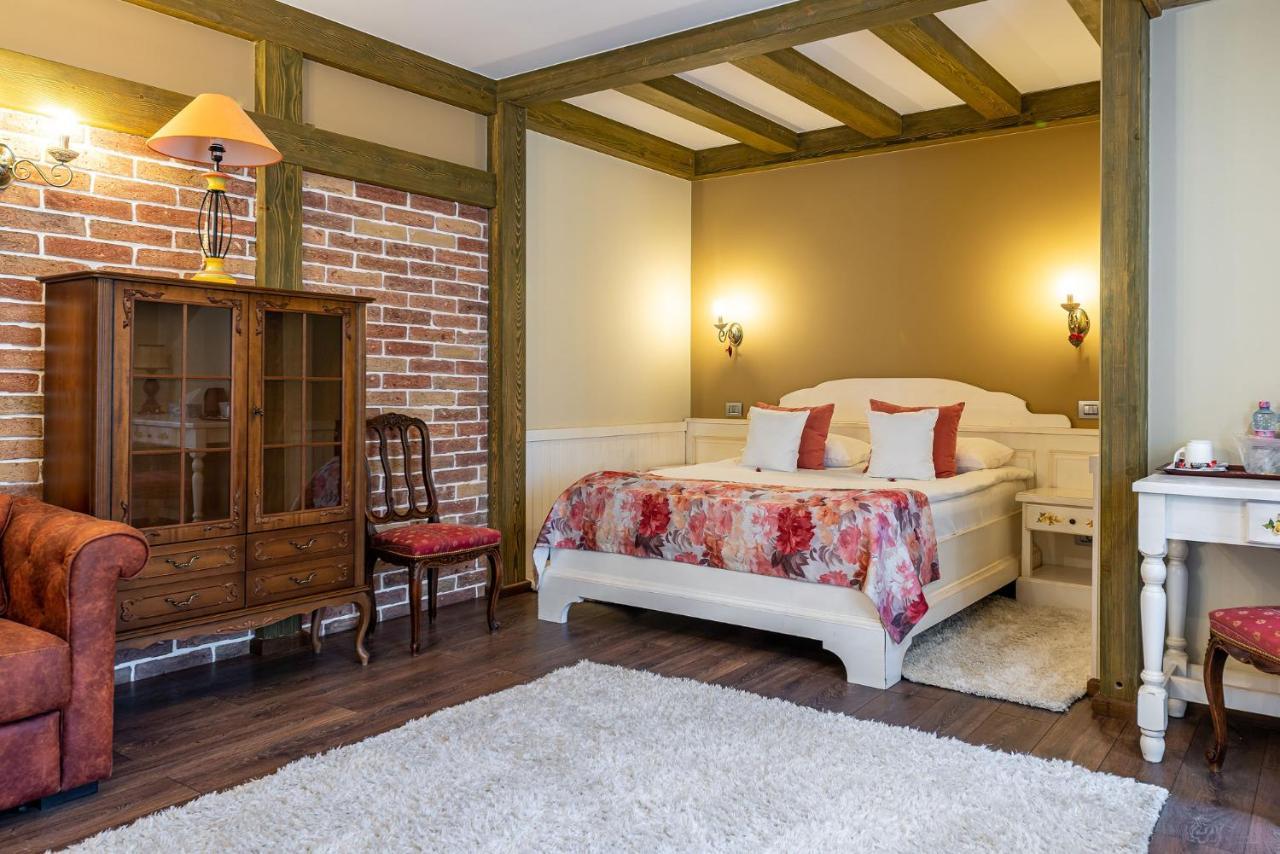 Casa Freya Hotell Buşteni Exteriör bild