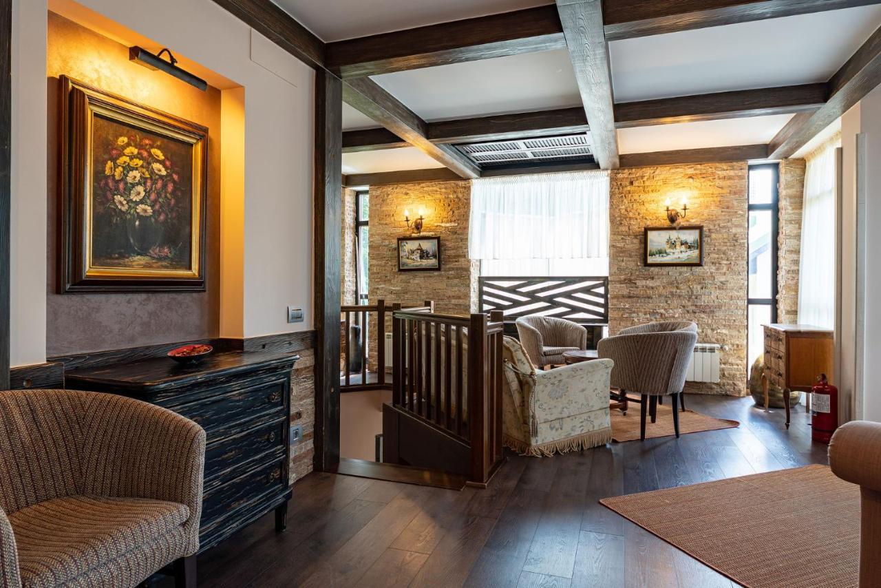 Casa Freya Hotell Buşteni Exteriör bild