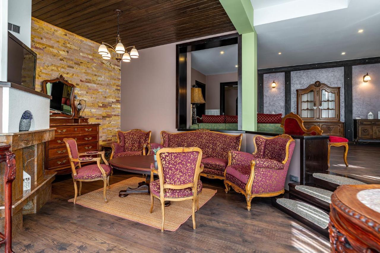 Casa Freya Hotell Buşteni Exteriör bild